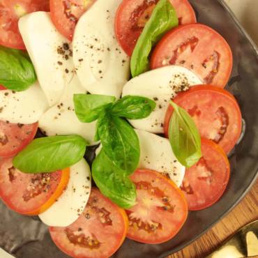 Ensalada de Tomate y Burrata con Holeum